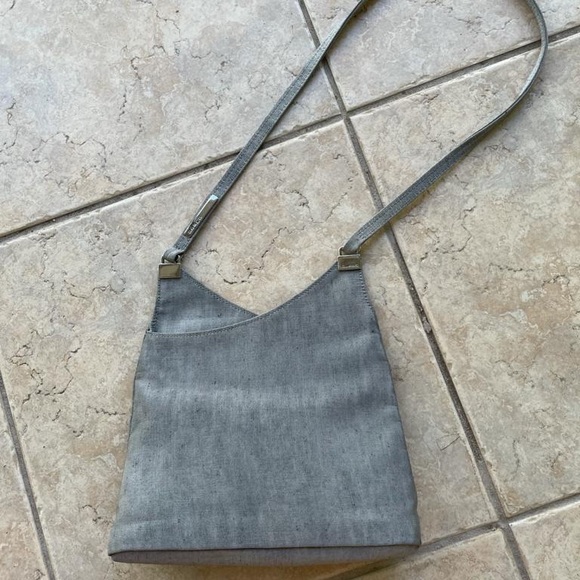 Small Guess Shoulder Bag - Picture 3 of 6